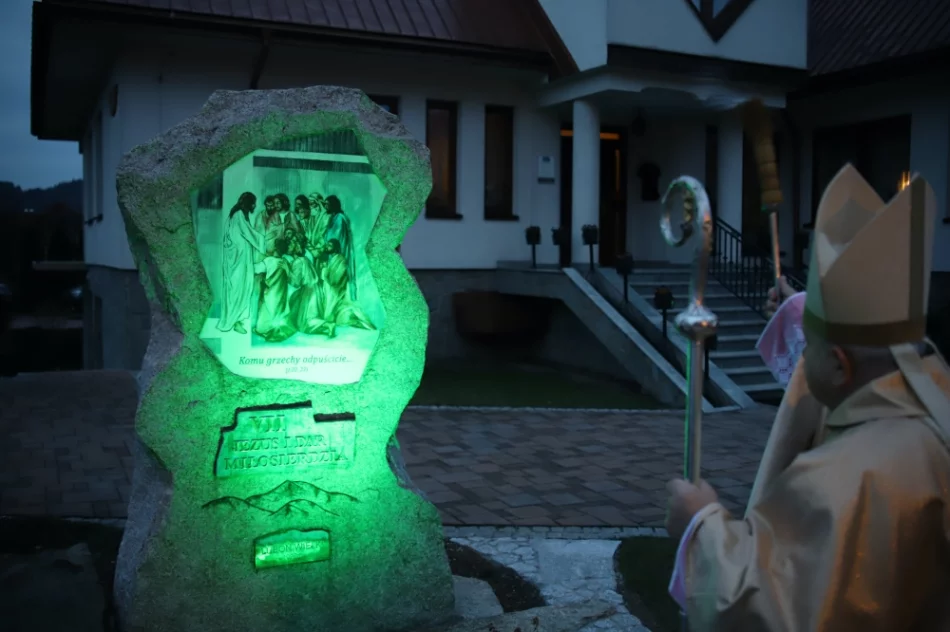 Kard. Stanisław Dziwisz w Mszanie Dolnej: mamy rozpalać płomienie wiary, nadziei i miłości - zdjęcie 15