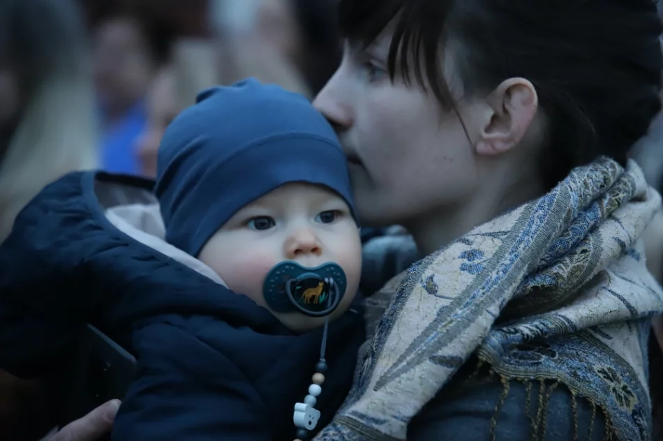 Kard. Stanisław Dziwisz w Mszanie Dolnej: mamy rozpalać płomienie wiary, nadziei i miłości - zdjęcie 17