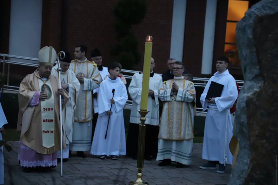 Kard. Stanisław Dziwisz w Mszanie Dolnej: mamy rozpalać płomienie wiary, nadziei i miłości - zdjęcie 20