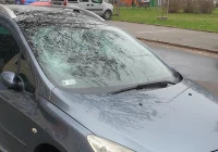 Kraków: Skakał po autach i rzucał w nie hulajnogą elektryczną - zdjęcie główne