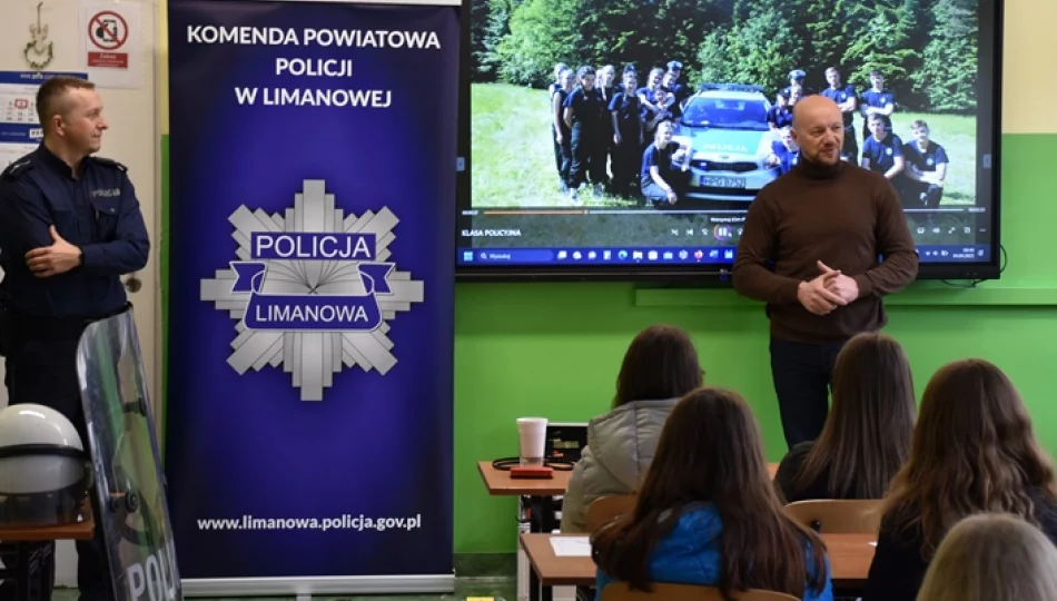 Policjanci zachęcali młodzież do służby w mundurze - zdjęcie 1