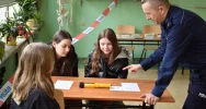Policjanci zachęcali młodzież do służby w mundurze - zdjęcie 4