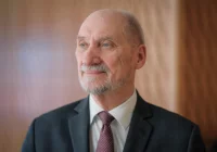 Macierewicz: podkomisja złoży zawiadomienie o podejrzeniu popełnienia przestępstwa przeprowadzenia zamachu na L. Kaczyńskiego - zdjęcie główne