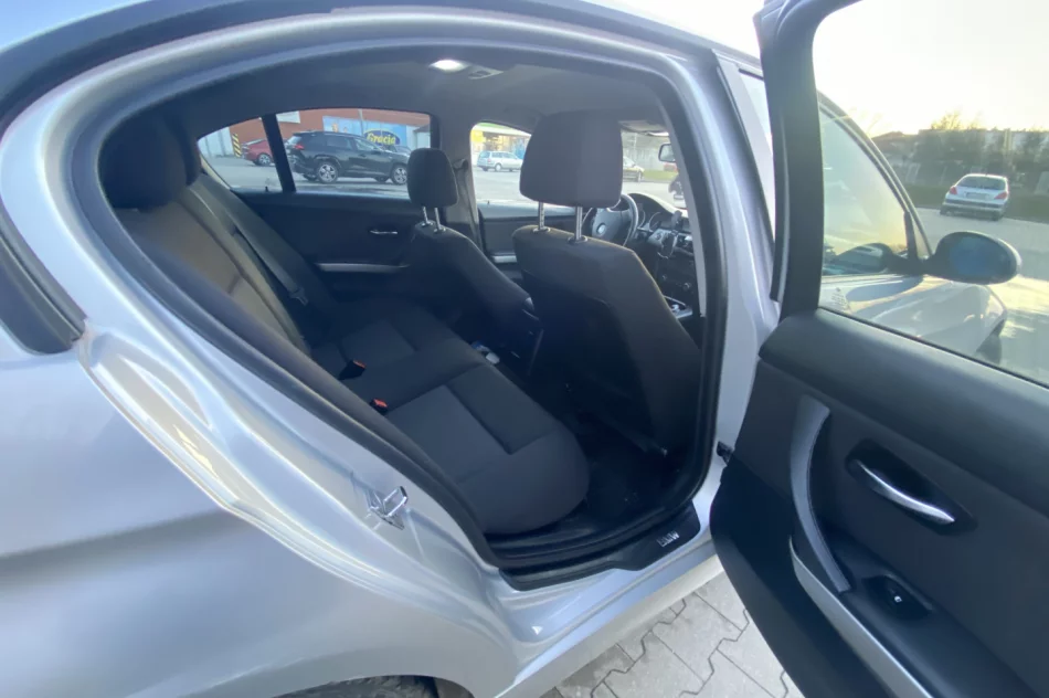 Bmw seria 3 e90 320D - zdjęcie 12