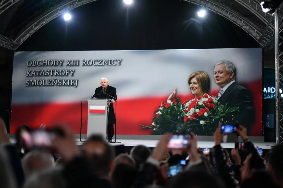 Prezes PiS: po tragedii smoleńskiej zaczęło się od kłamstw pierwszych godzin