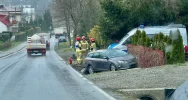 Zderzenie pojazdów, jeden z kierowców zabrany do szpitala - zdjęcie 2