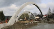 Budowa mostu w ciągu ulicy Lipowej – zabetonowano łuki mostu, w najbliższym czasie zbrojenie płyty - zdjęcie 2