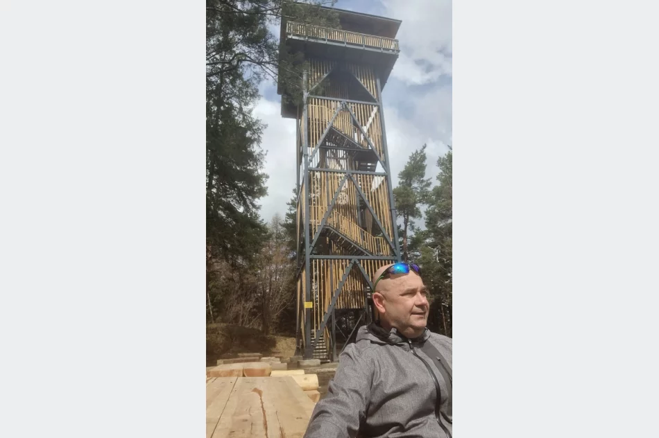 Papier toaletowy zamiast wstęgi. Radny kpi z parlamentarzystów - zdjęcie 5