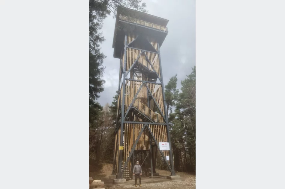 Papier toaletowy zamiast wstęgi. Radny kpi z parlamentarzystów - zdjęcie 6