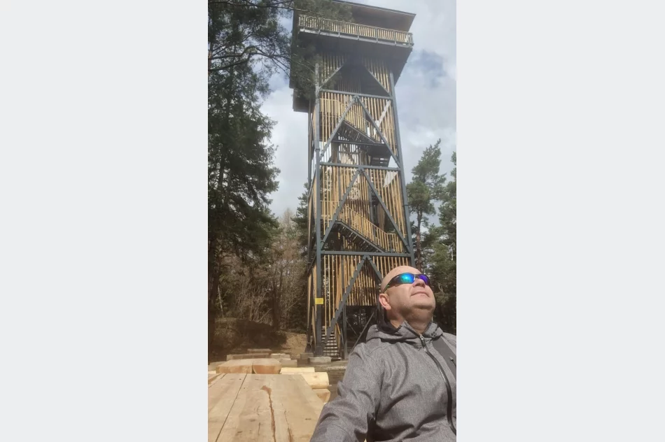 Papier toaletowy zamiast wstęgi. Radny kpi z parlamentarzystów - zdjęcie 7