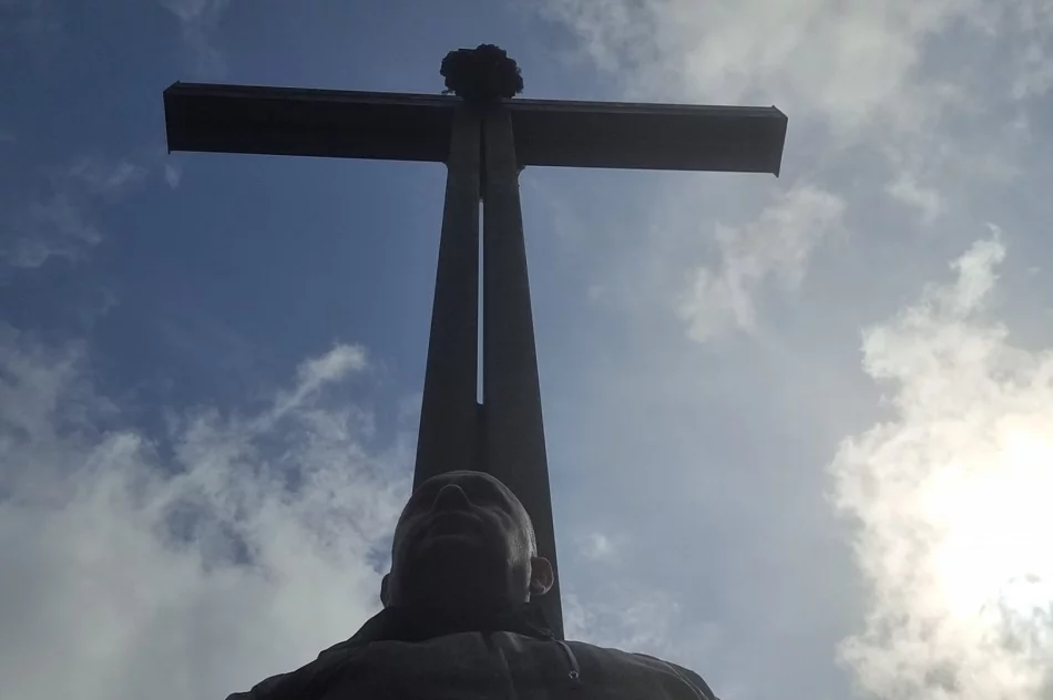 Papier toaletowy zamiast wstęgi. Radny kpi z parlamentarzystów - zdjęcie 14