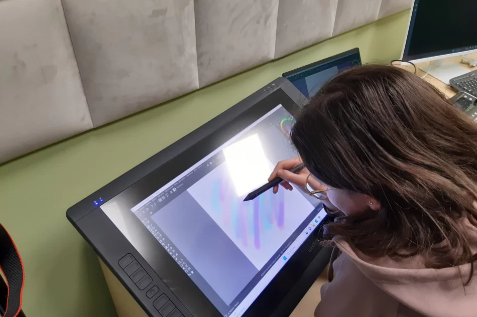 Uczniowie ze Szkoły Podstawowej w Mordarce z wizytą w Pracownii Aktywnego Korzystania z Technologii - zdjęcie 8