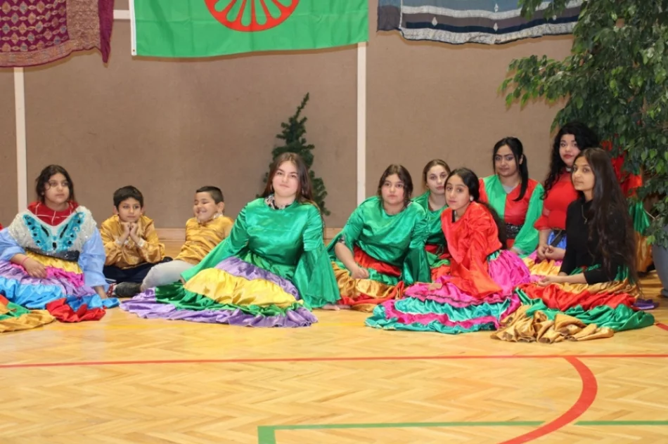 Młodzi Romowie zaprezentowali talenty i kulturę - zdjęcie 11