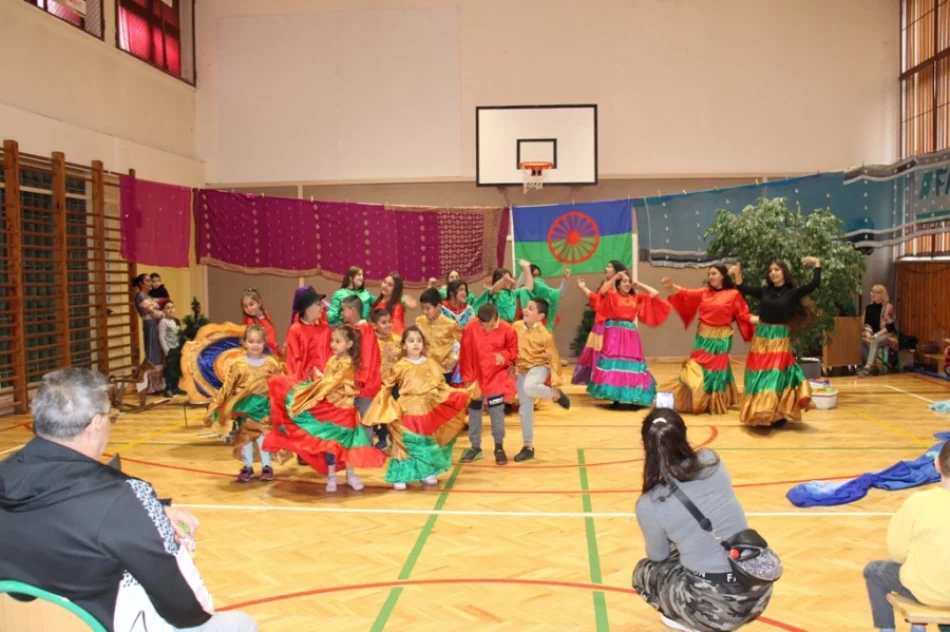 Młodzi Romowie zaprezentowali talenty i kulturę - zdjęcie 12