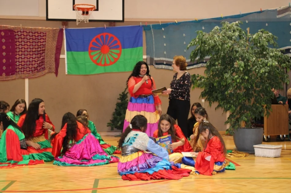 Młodzi Romowie zaprezentowali talenty i kulturę - zdjęcie 17