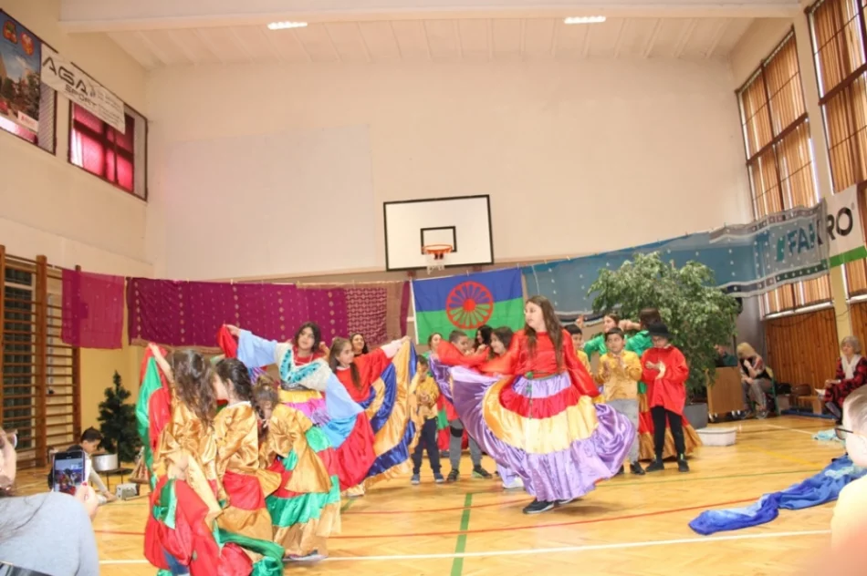 Młodzi Romowie zaprezentowali talenty i kulturę - zdjęcie 20