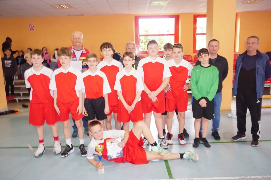 Młodzi szczypiorniści z Dobrej najlepsi w powiecie - zdjęcie 3