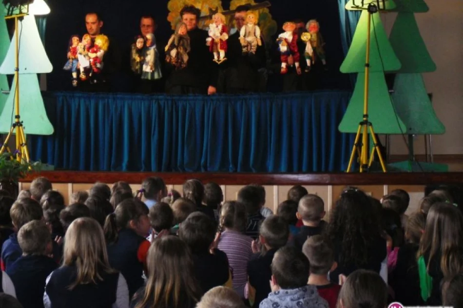 Głośne czytanie  dzieciom w Gminnej Bibliotece Publicznej w Starej Wsi - zdjęcie 2