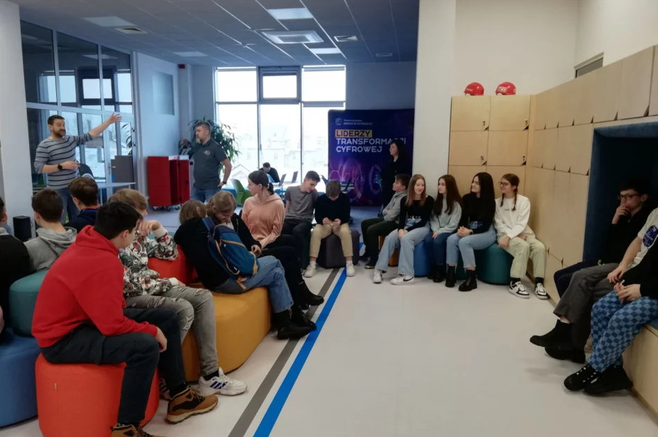 Uczniowie aktywnie korzystali z technologii - zdjęcie 11