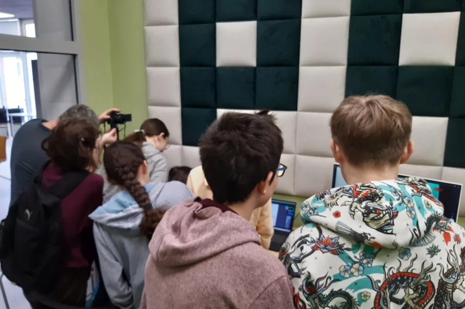 Uczniowie aktywnie korzystali z technologii - zdjęcie 13