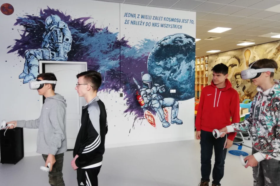 Uczniowie aktywnie korzystali z technologii - zdjęcie 14