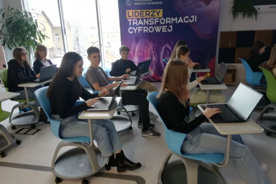 Uczniowie aktywnie korzystali z technologii - zdjęcie 15