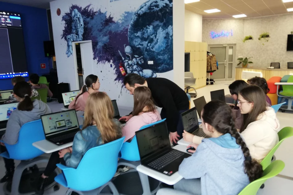 Uczniowie aktywnie korzystali z technologii - zdjęcie 17