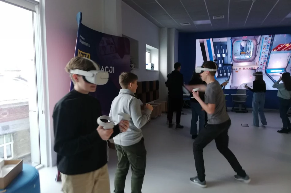 Uczniowie aktywnie korzystali z technologii - zdjęcie 18