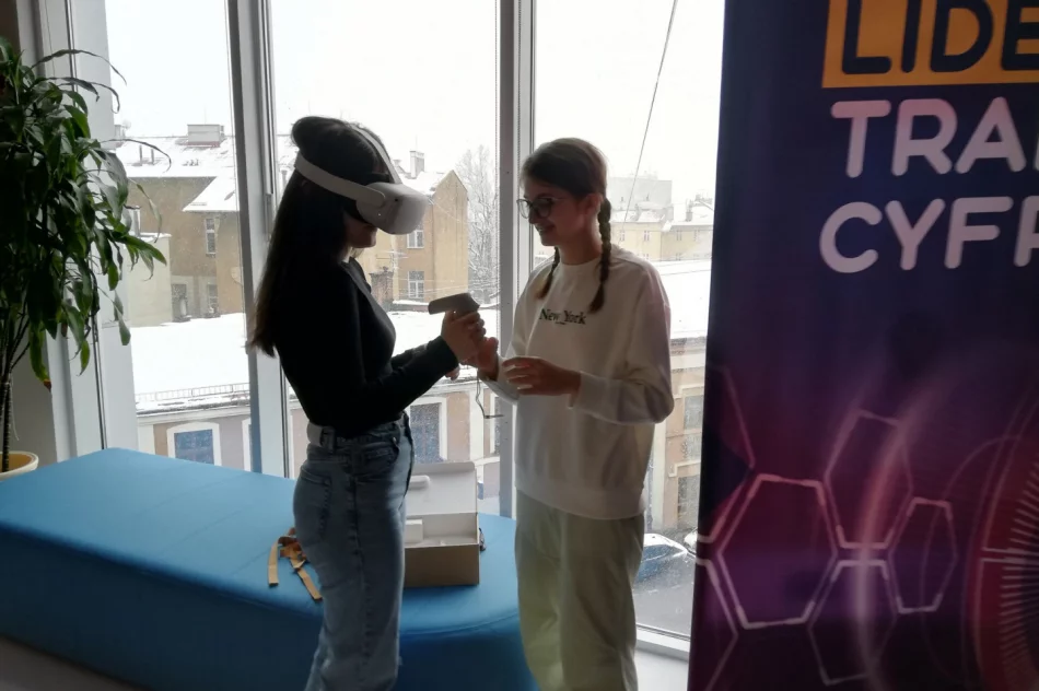 Uczniowie aktywnie korzystali z technologii - zdjęcie 19