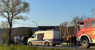 Jedna osoba ucierpiała w zderzeniu pojazdów. Droga powiatowa zablokowana - zdjęcie 2