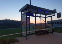 Przystanek i fragment chodnika "wyłączony z użytkowania" - zdjęcie główne