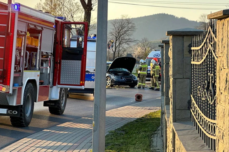 Jedna osoba ucierpiała w zderzeniu pojazdów. Droga powiatowa zablokowana - zdjęcie 6