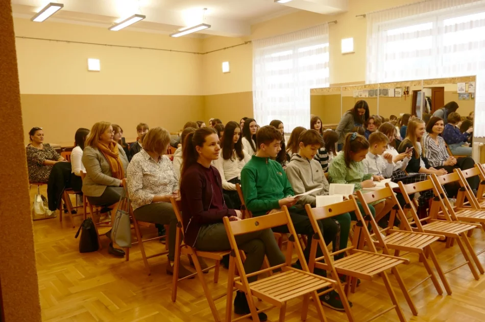Czytelniczy maraton w bibliotece - zdjęcie 2