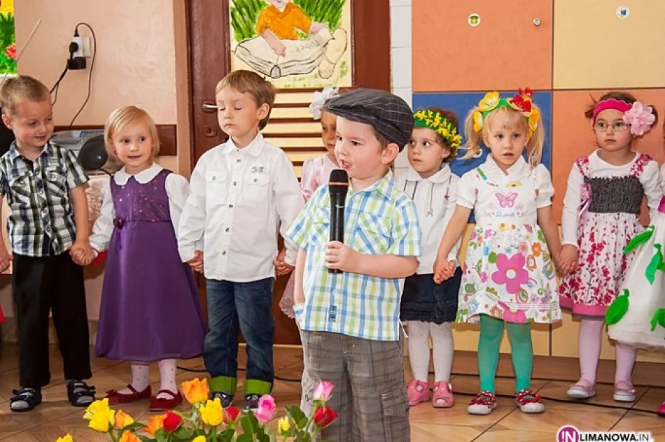 Dzień Mamy w Żłobku Miejskim - zdjęcie 2