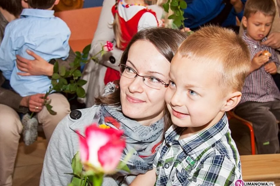Dzień Mamy w Żłobku Miejskim - zdjęcie 3