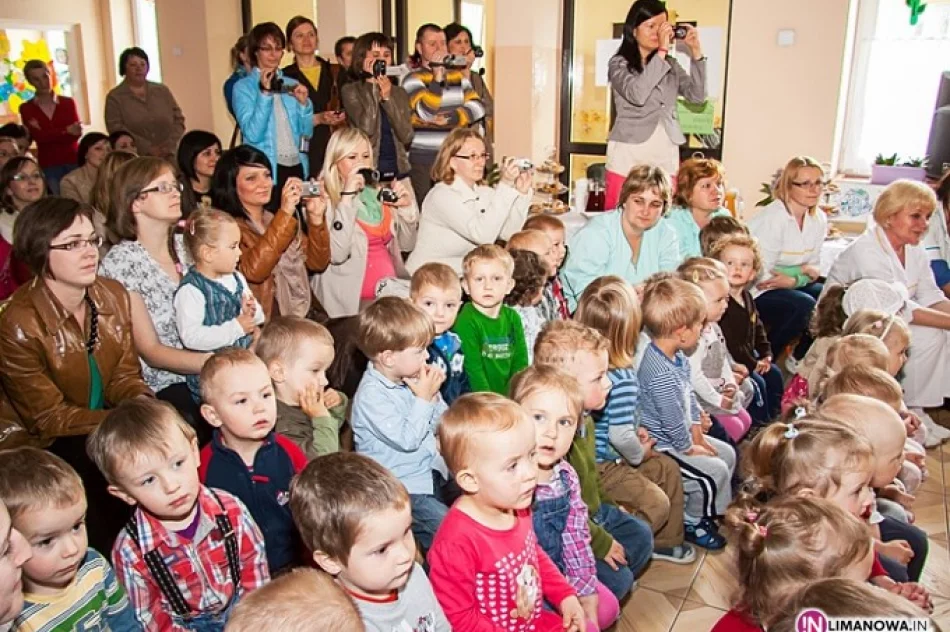 Dzień Mamy w Żłobku Miejskim - zdjęcie 4