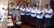Spektakl słowno-muzyczny, poświęcony Janowi Pawłowi II pt.:   ,,Tobie Ojcze Święty" - zdjęcie 2