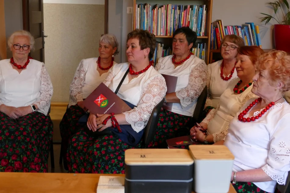 Spektakl słowno-muzyczny, poświęcony Janowi Pawłowi II pt.:   ,,Tobie Ojcze Święty" - zdjęcie 7