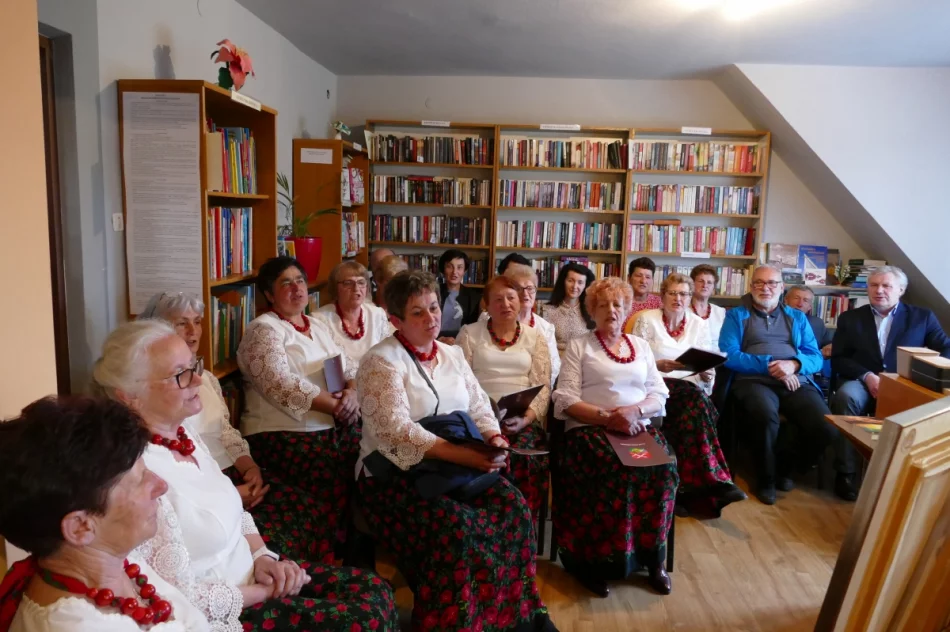 Spektakl słowno-muzyczny, poświęcony Janowi Pawłowi II pt.:   ,,Tobie Ojcze Święty" - zdjęcie 12