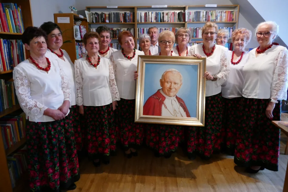 Spektakl słowno-muzyczny, poświęcony Janowi Pawłowi II pt.:   ,,Tobie Ojcze Święty" - zdjęcie 15