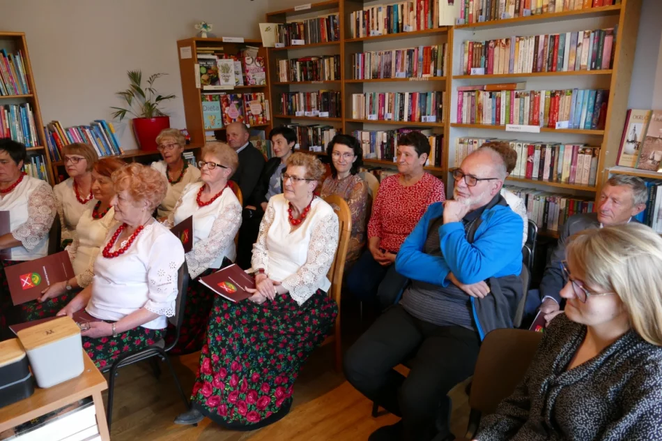 Spektakl słowno-muzyczny, poświęcony Janowi Pawłowi II pt.:   ,,Tobie Ojcze Święty" - zdjęcie 16