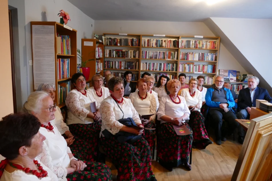 Spektakl słowno-muzyczny, poświęcony Janowi Pawłowi II pt.:   ,,Tobie Ojcze Święty" - zdjęcie 19