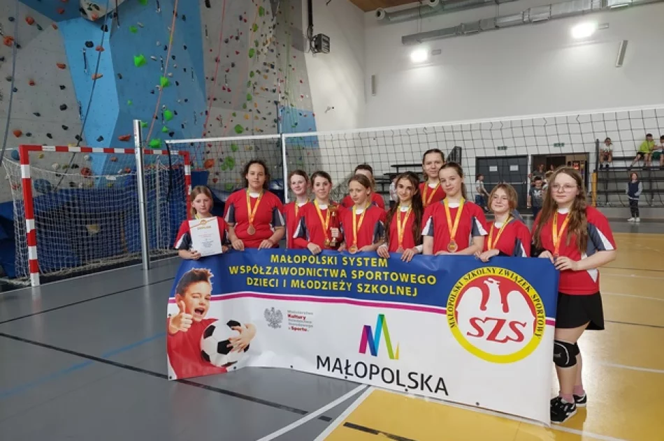 Wojewódzki Brąz siatkarek z „Jedynki” - zdjęcie 3