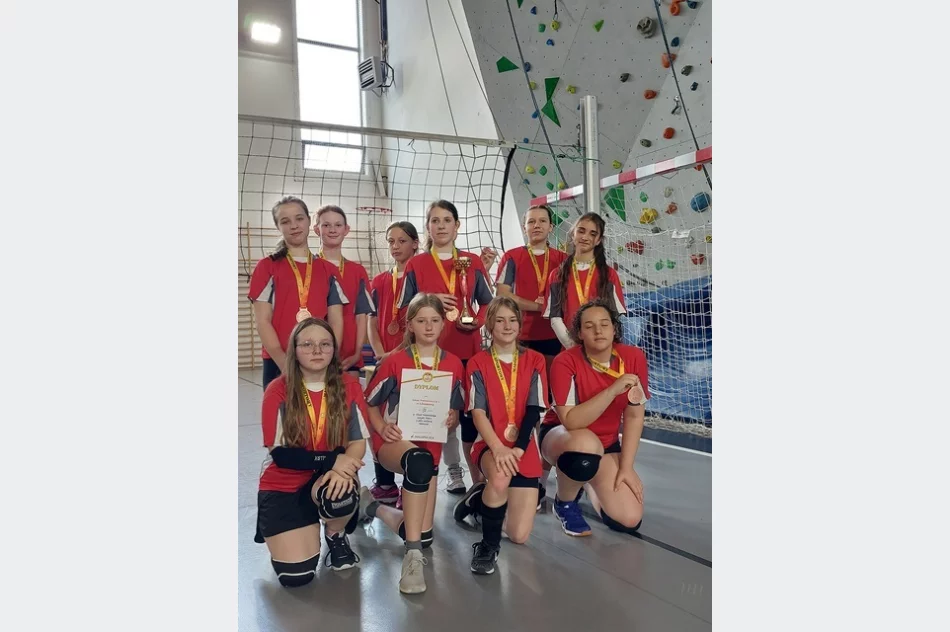 Wojewódzki Brąz siatkarek z „Jedynki” - zdjęcie 4