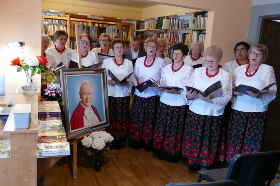 Spektakl słowno-muzyczny poświęcony Janowi Pawłowi II - zdjęcie 14