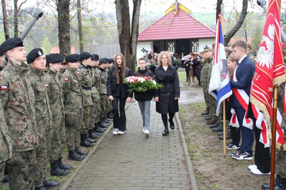 ,,Prawda – Pamięć – Szacunek” – uroczystość środowiskowa w Łososinie Górnej - zdjęcie 14