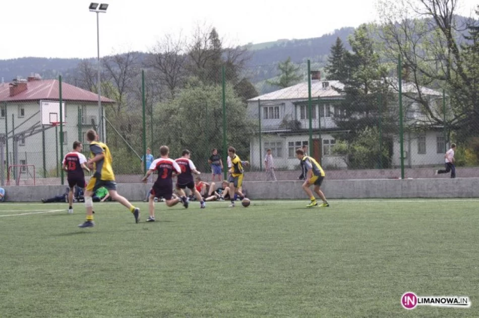 '6-tki piłkarskie' gimnazjów gminy Limanowa - zdjęcie 3