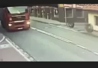 Nietypowe zdarzenie drogowe na nagraniu - zdjęcie główne