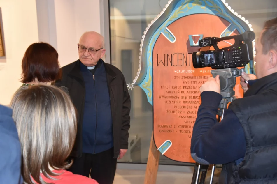 Trzecia wystawa poświęcona postaci Wincentemu Stanisławowi Gawronowi w Miejskiej Galerii Sztuki - zdjęcie 9