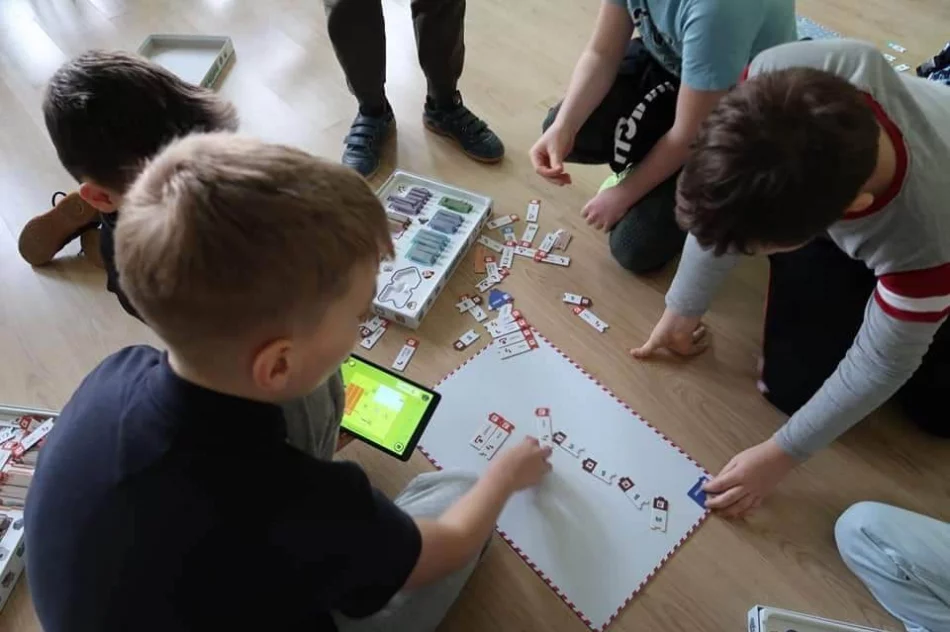 Zastosowanie nowoczesnego sprzętu edukacyjnego w Szkole Podstawowej w Pasierbcu - zdjęcie 2